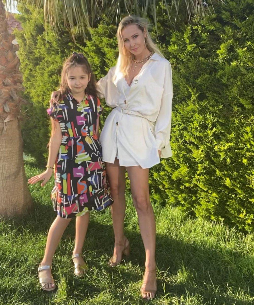 Ayşegül Yıldız'dan yatak pozu