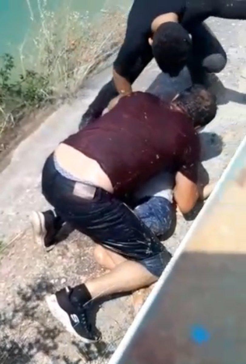 Mersin’de servis şoförü suya düşen çocuğu kurtardı