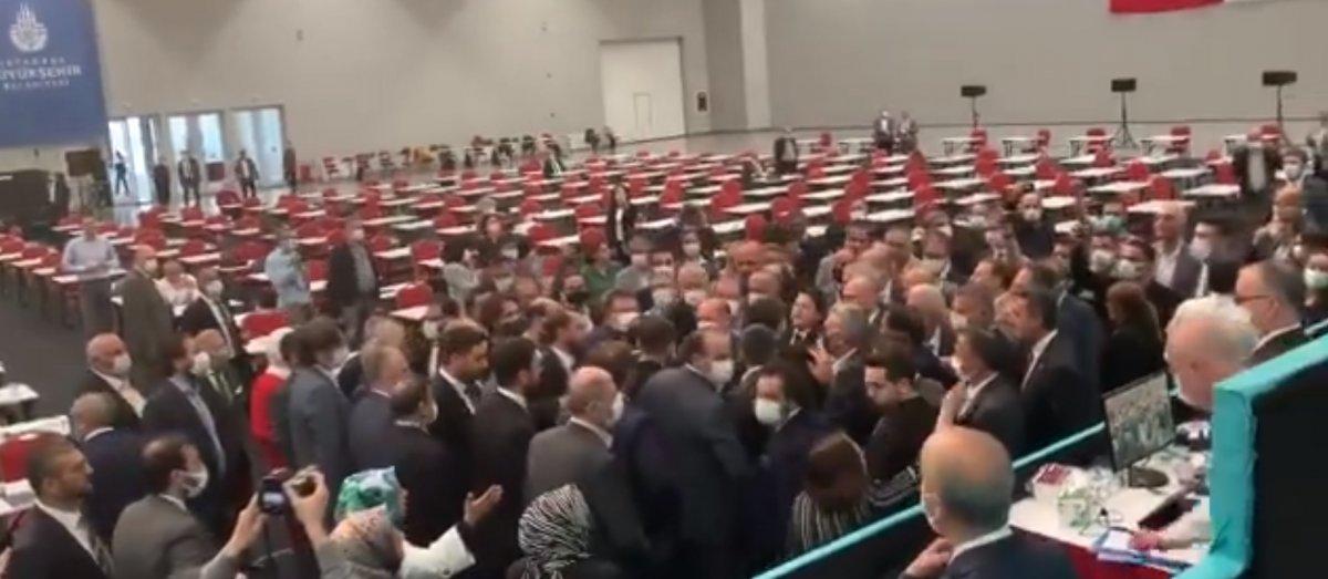 İBB Meclis'te CHP'nin 15 Temmuz iddiası gerginliğe neden oldu