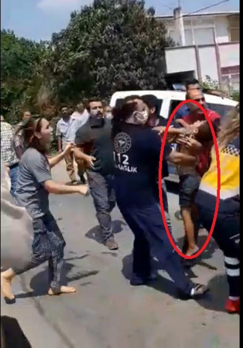 Mersin’de servis şoförü suya düşen çocuğu kurtardı