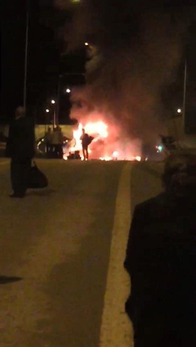 Bursa'da lastiği patlayan otobüs alev alev yandı