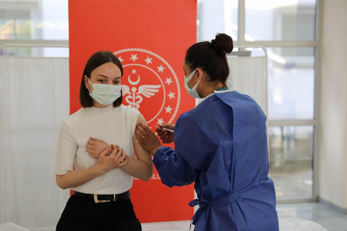 Fahrettin Koca: Dünyadaki en yüksek aşılama sayısına ulaştık