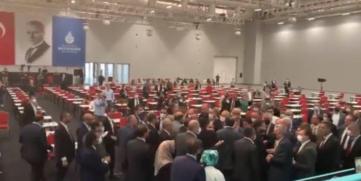 İBB Meclis'te CHP'nin 15 Temmuz iddiası gerginliğe neden oldu