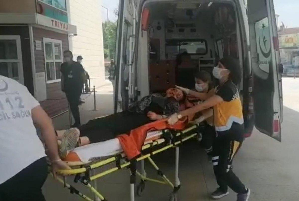 Bursa'da barışmak için gittiği eşini bıçakladı