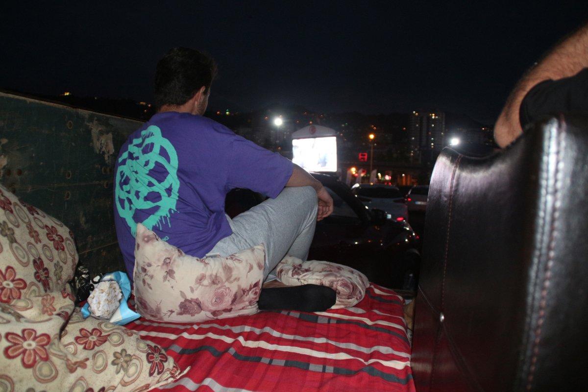 Rize’de arabalı sinema etkinliğine geniş katılım