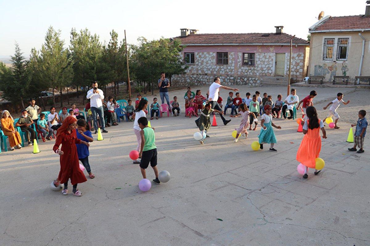 Batman'da gönüllü öğretmenler köylerde etkinlik düzenliyor