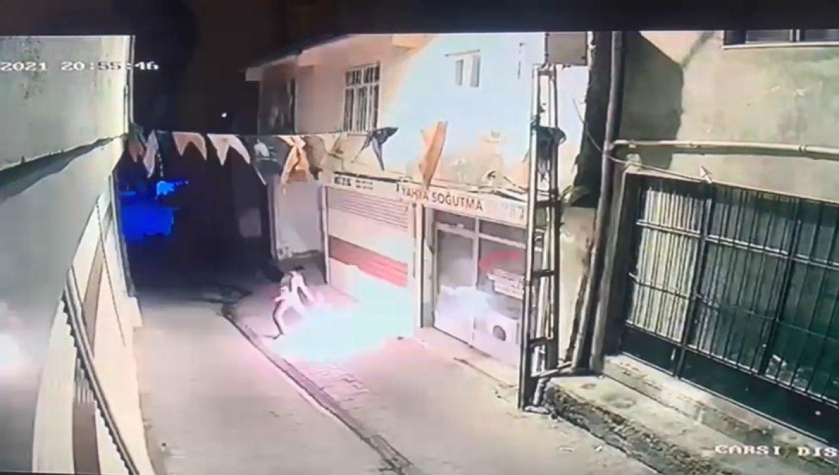 Diyarbakır'da, AK Parti Hani ilçe binasına molotoflu saldırı