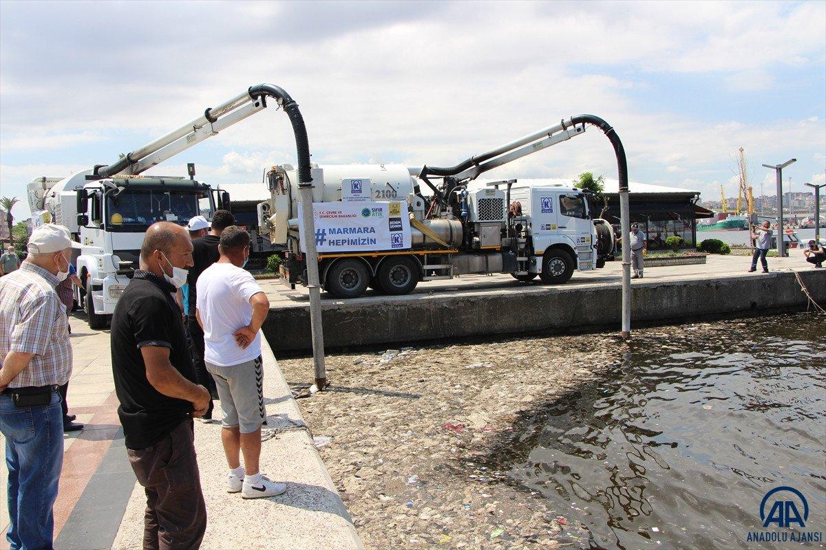 Balıkesir'de müsilaj temizleme çalışmaları devam ediyor