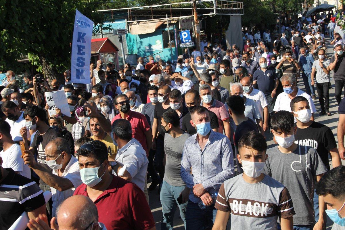 Deniz Poyraz'ın cenazesinde kısa süreli gerginlik