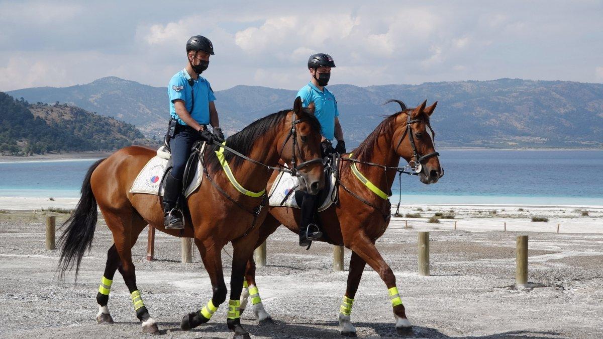 Salda Gölü atlı jandarmalara emanet