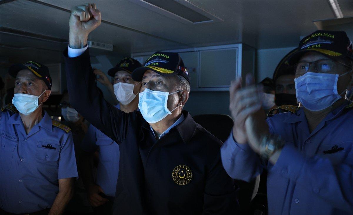 Atmaca'nın isabetli vuruşunda harekat merkezinde yaşanan coşku