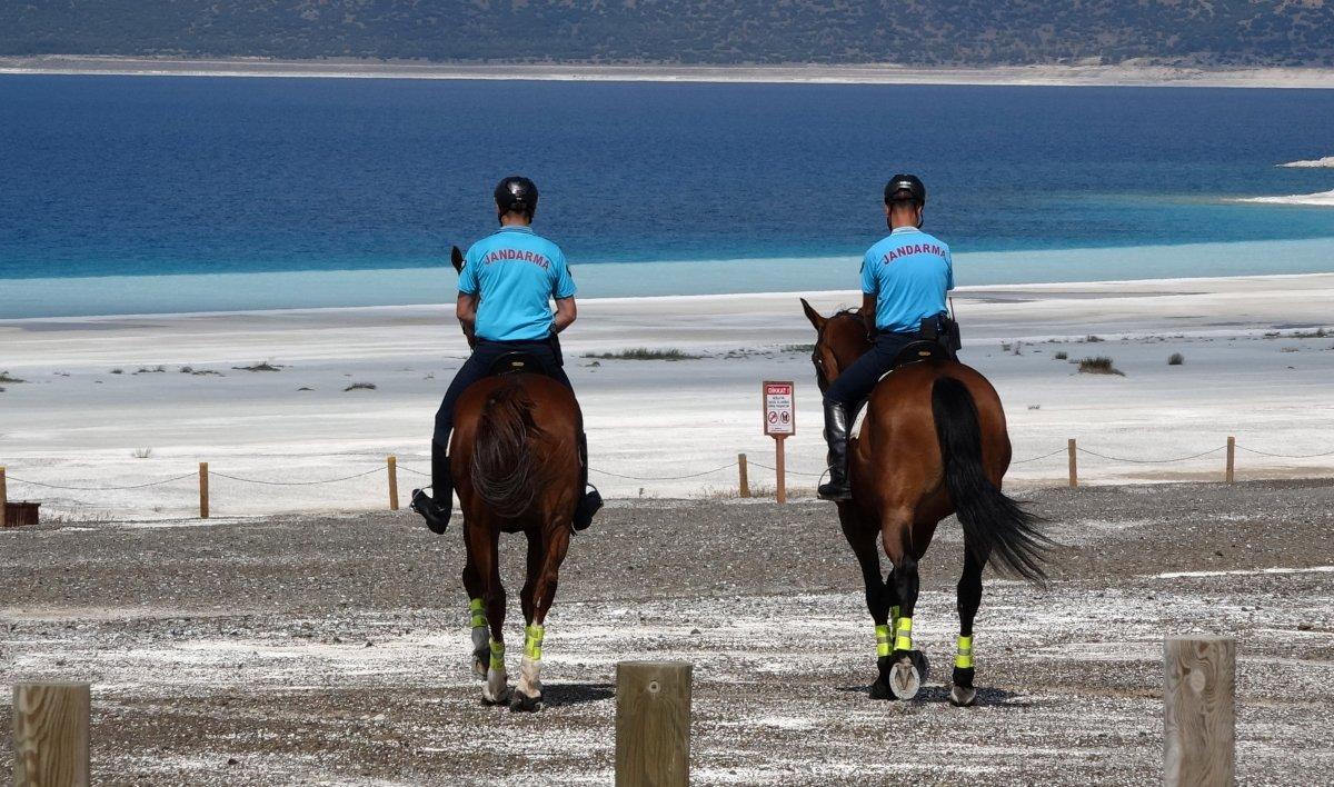 Salda Gölü atlı jandarmalara emanet