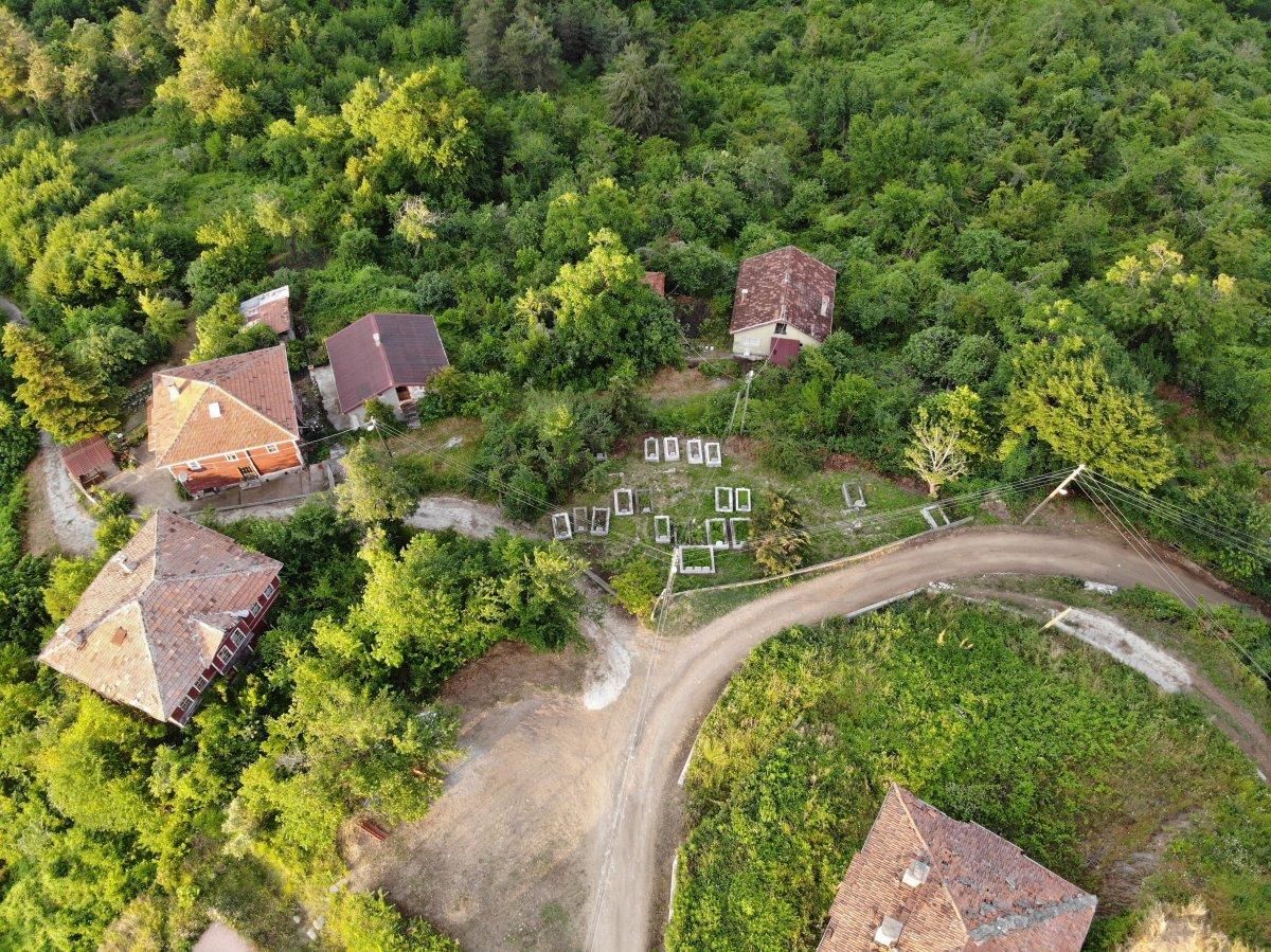 Kastamonu’da ceset yiyen ayı, korkutuyor