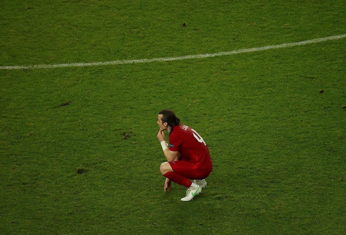 Milli oyunculardan özeleştiri: Bize güvenenleri mahcup ettik