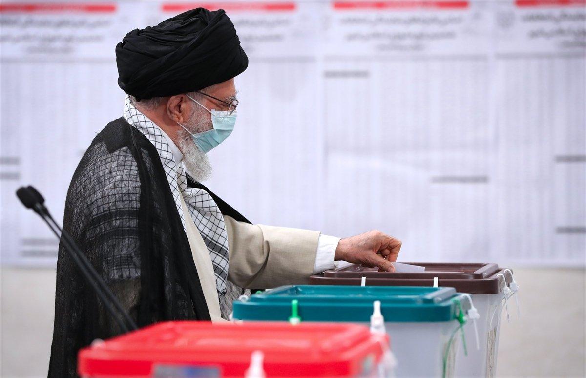 İran 13. cumhurbaşkanını seçiyor