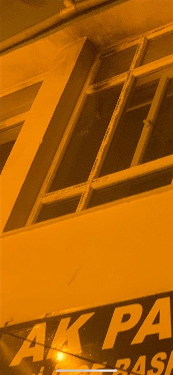 Diyarbakır'da, AK Parti Hani ilçe binasına molotoflu saldırı