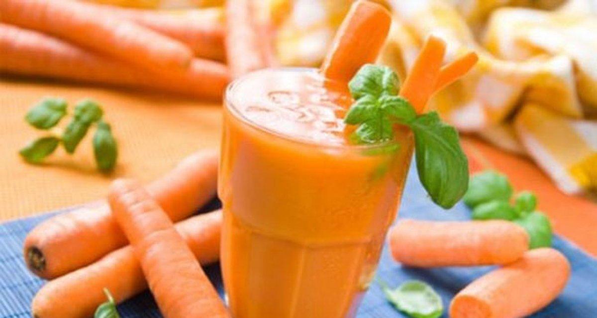 Böbrekleri toksinlerden arındıran havuç ve salatalık suyu