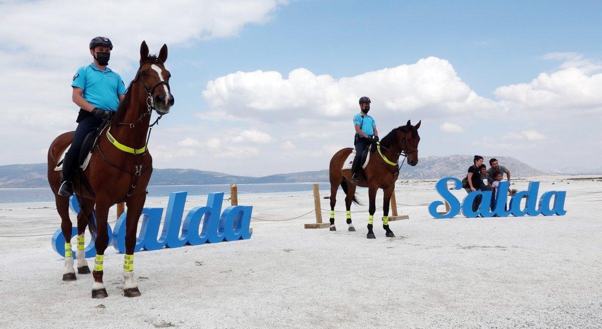 Salda Gölü atlı jandarmalara emanet