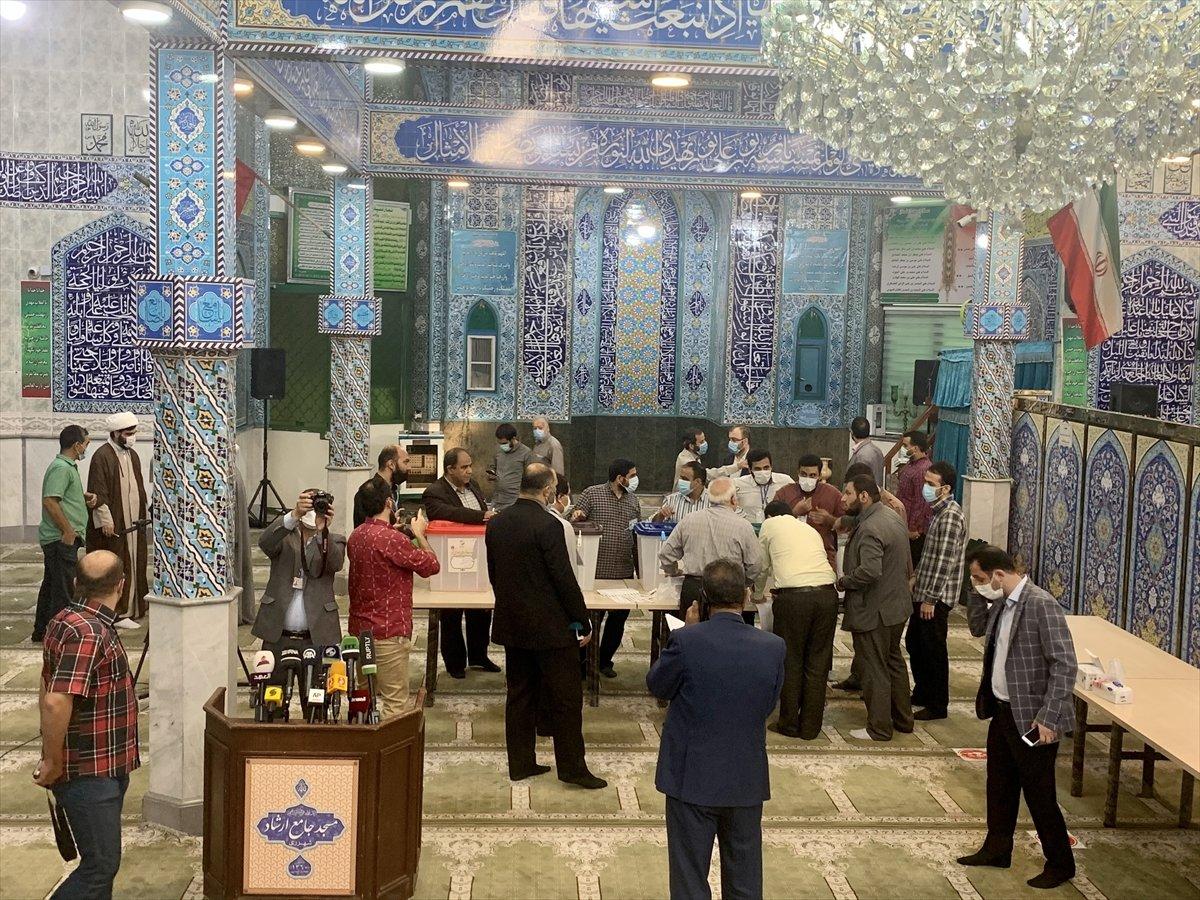 İran 13. cumhurbaşkanını seçiyor