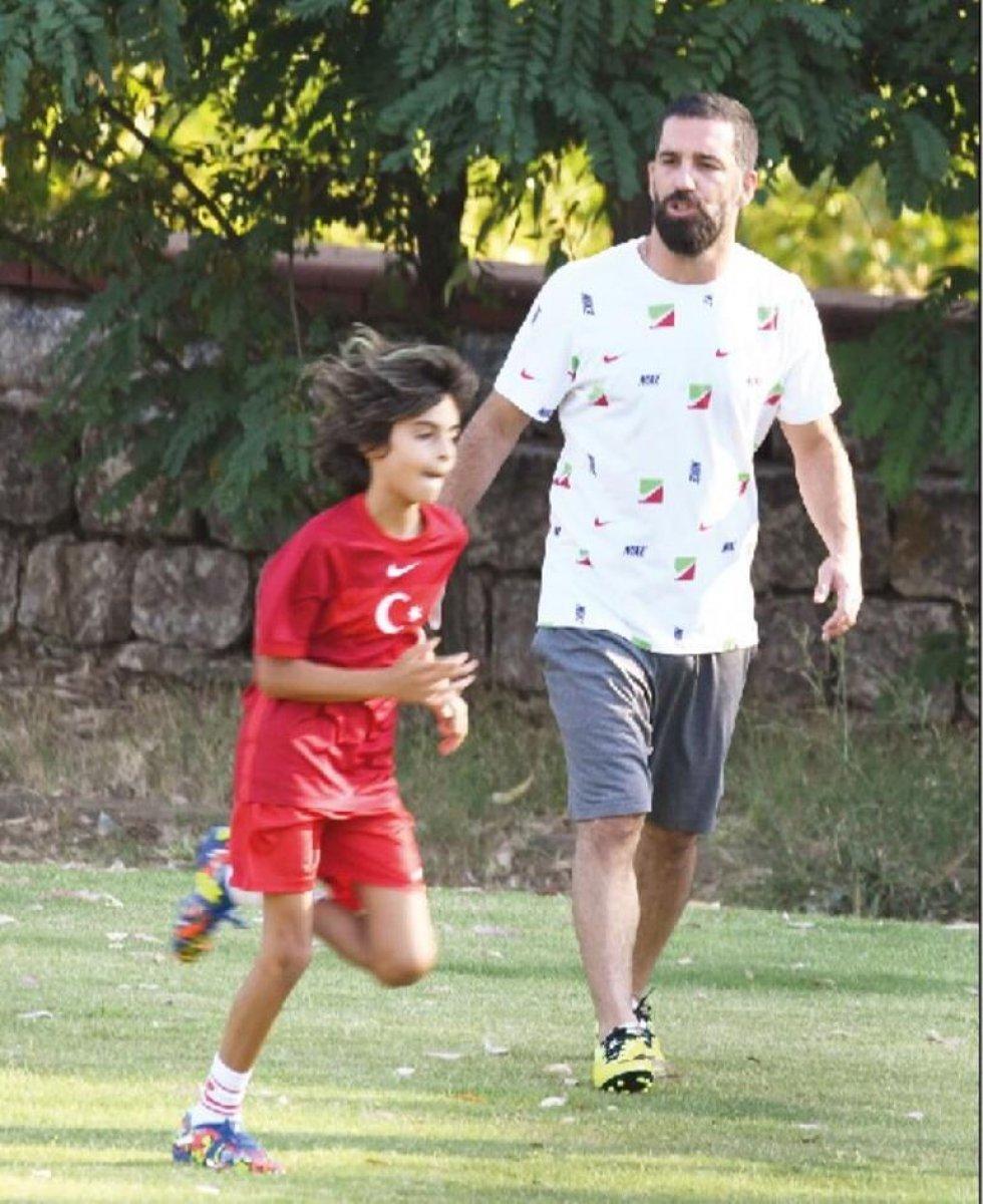 Arda Turan ve Yılmaz Erdoğan sahaya çıktı