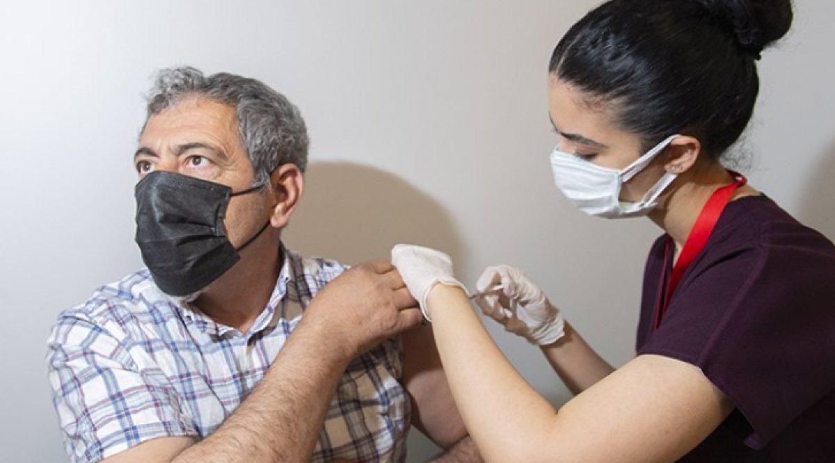 Koronavirüs aşı odalarında görevli sağlık çalışanlarına ek ödeme