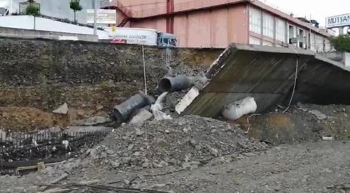 İstanbul'da sağanak yağış etkili oluyor: Cadde ve sokaklar göle döndü