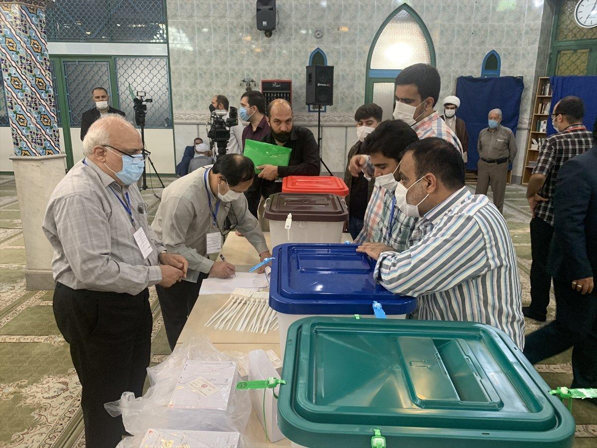 İran 13. cumhurbaşkanını seçiyor