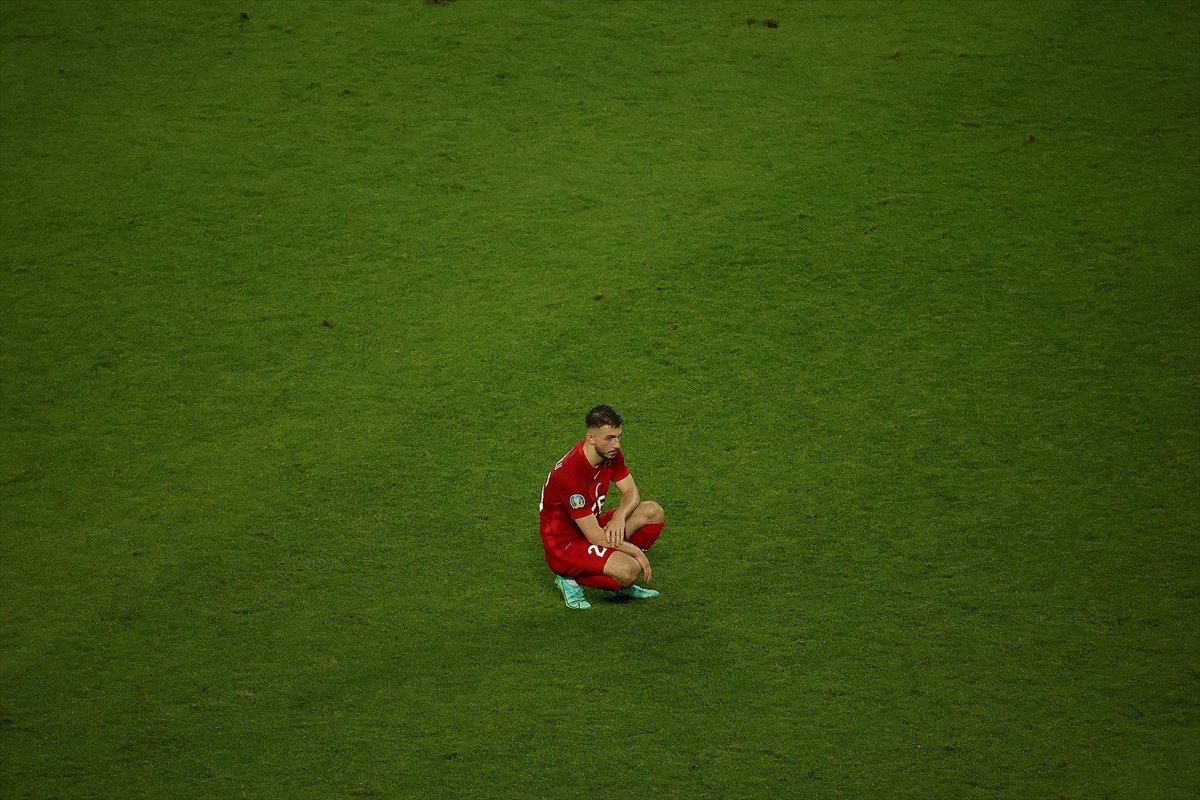 Milli oyunculardan özeleştiri: Bize güvenenleri mahcup ettik