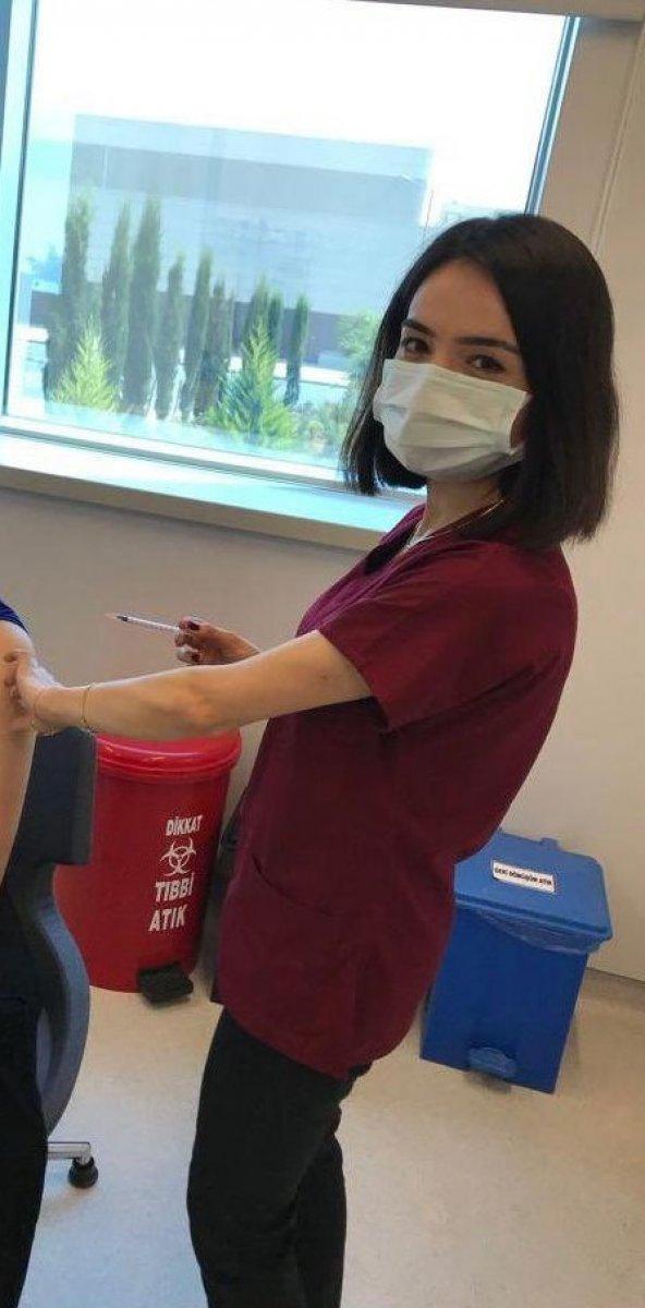 Fahrettin Koca, 40 milyonuncu aşıyı yapan doktoru paylaştı