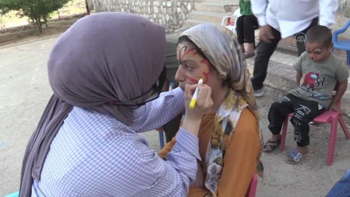 Batman'da gönüllü öğretmenler köylerde etkinlik düzenliyor