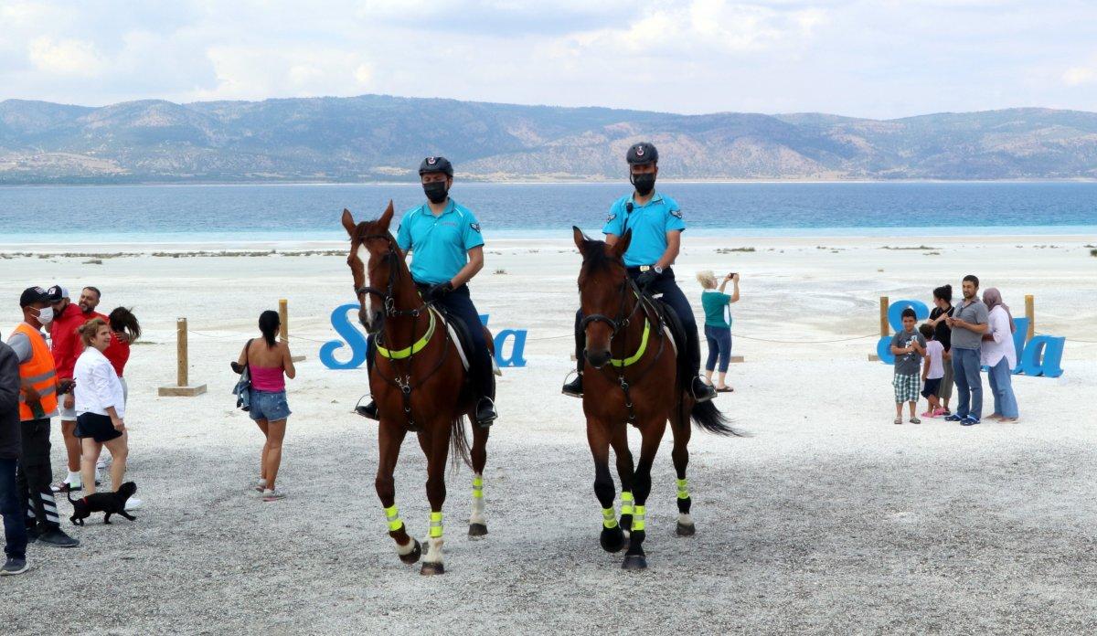 Salda Gölü atlı jandarmalara emanet