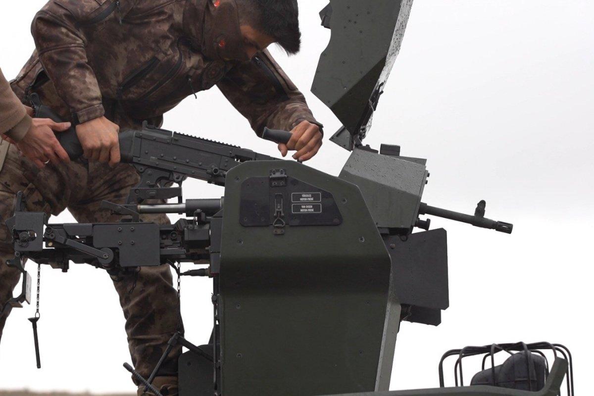 Yerli ve milli makineli tüfek 'SAR 762 MT' görücüye çıktı