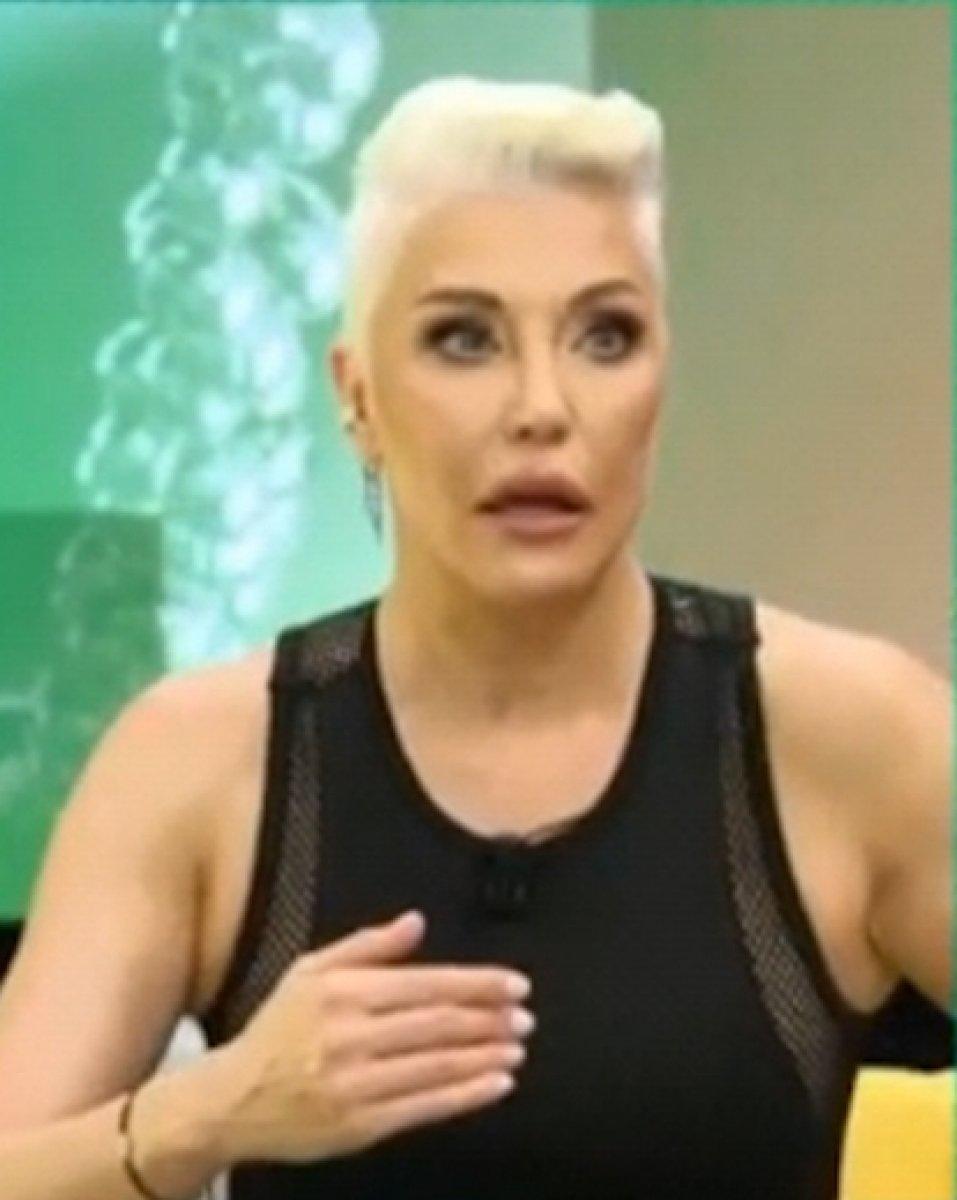 TV kanallarında canlı yayında deprem anları