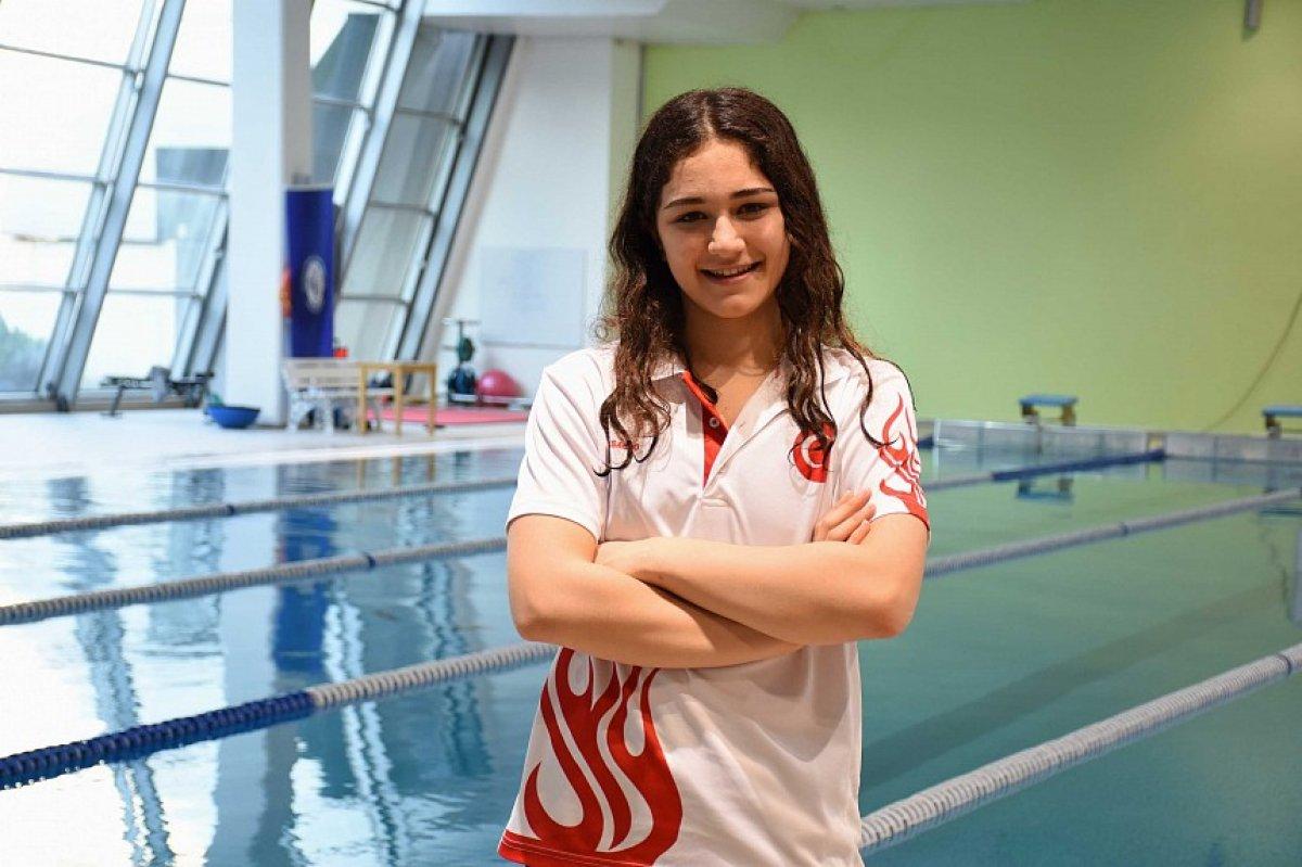 Paletli yüzmede Kaan Kahraman, dünya şampiyonu oldu