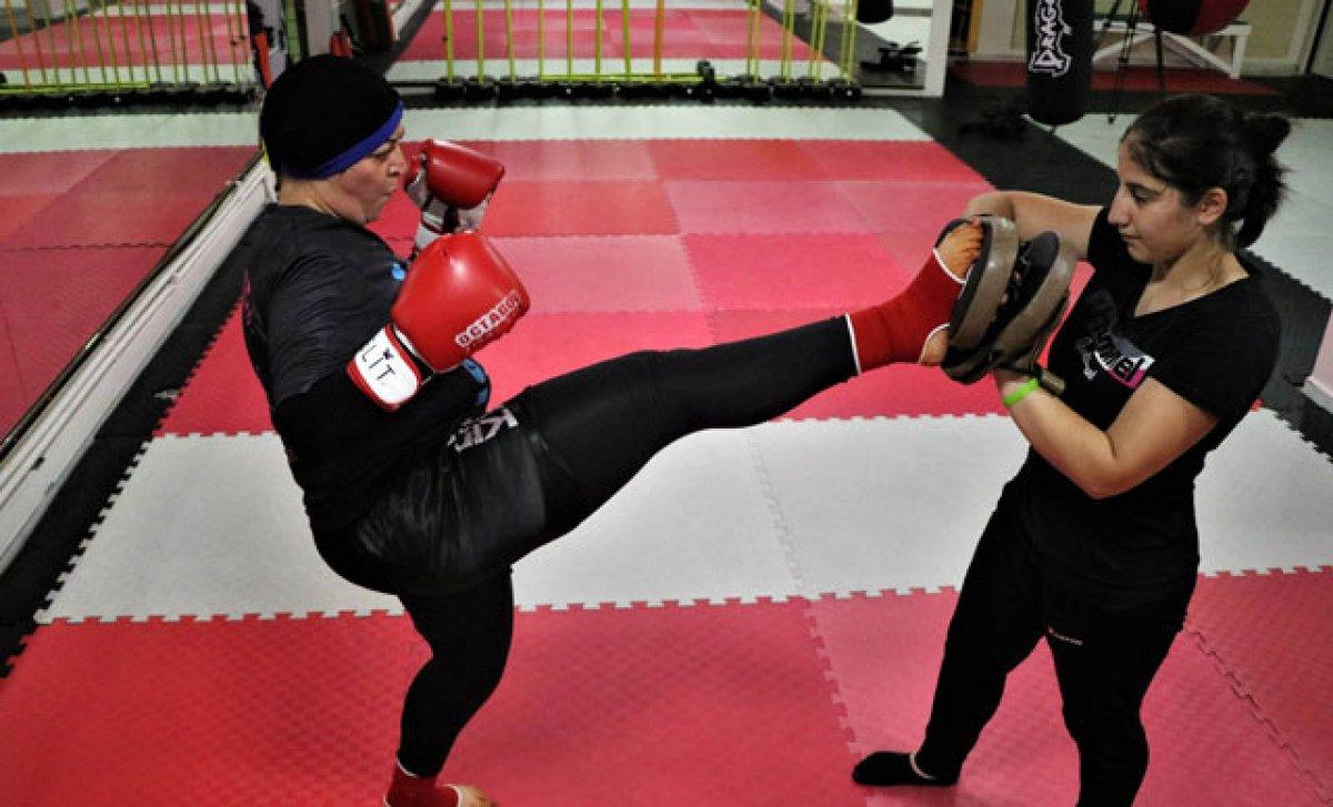 Diyarbakır'da ' teyze yapamaz' dedikleri boksta madalya kazandı