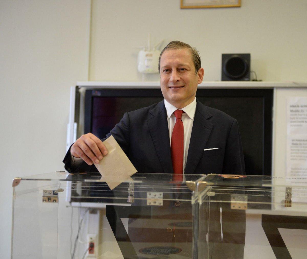 Galatasaray'ın 38. başkanı Burak Elmas oldu