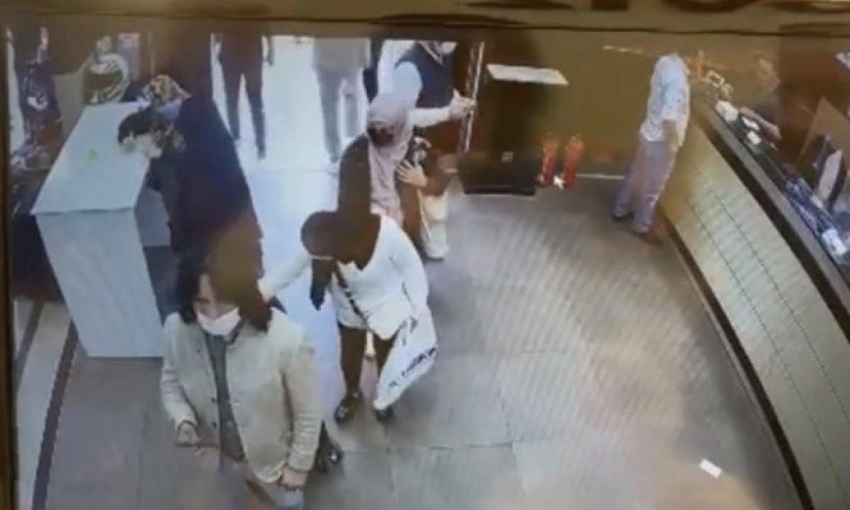 Fatih’te Çeçen turist soyuldu