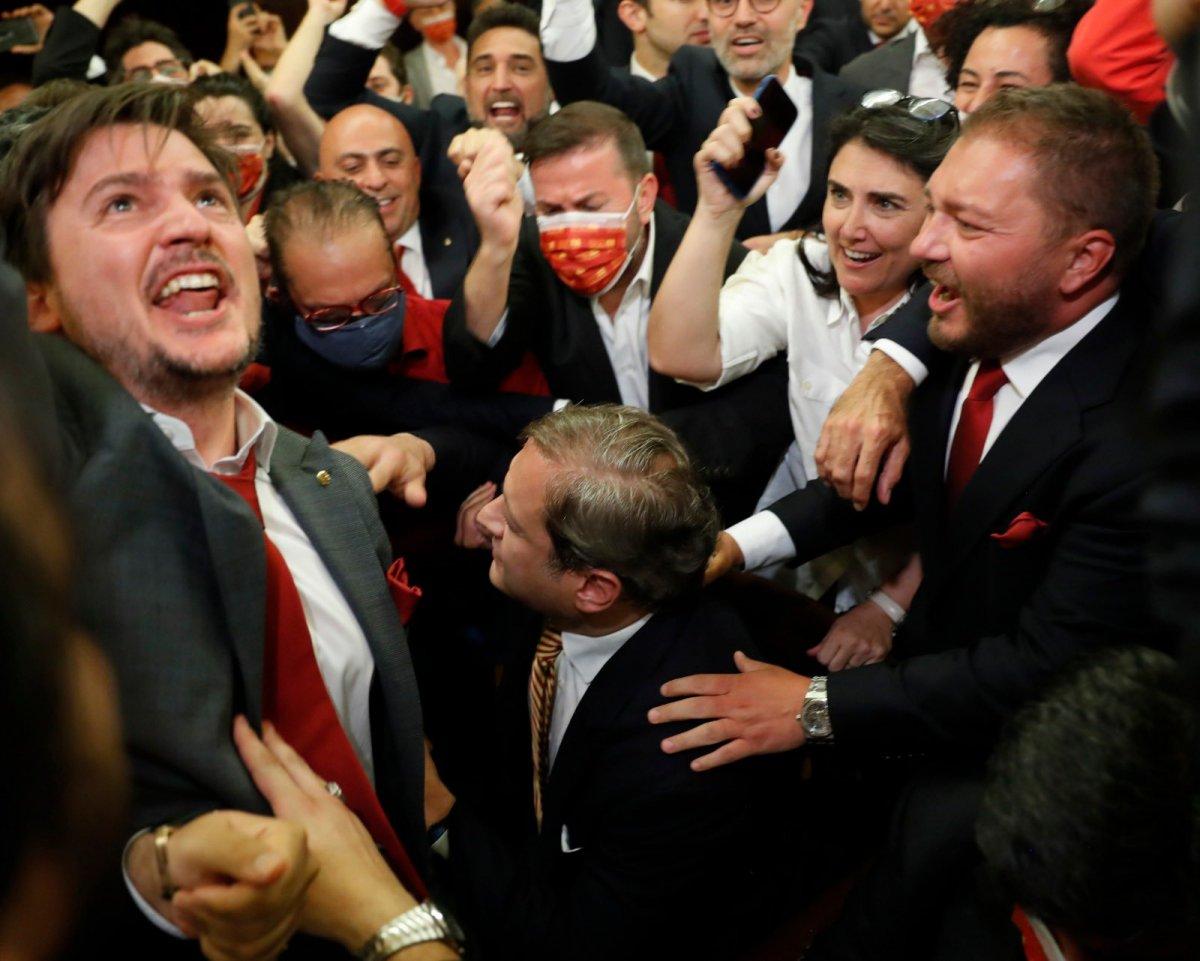 Galatasaray'ın 38. başkanı Burak Elmas oldu