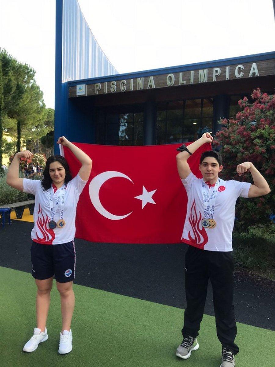 Paletli yüzmede Kaan Kahraman, dünya şampiyonu oldu