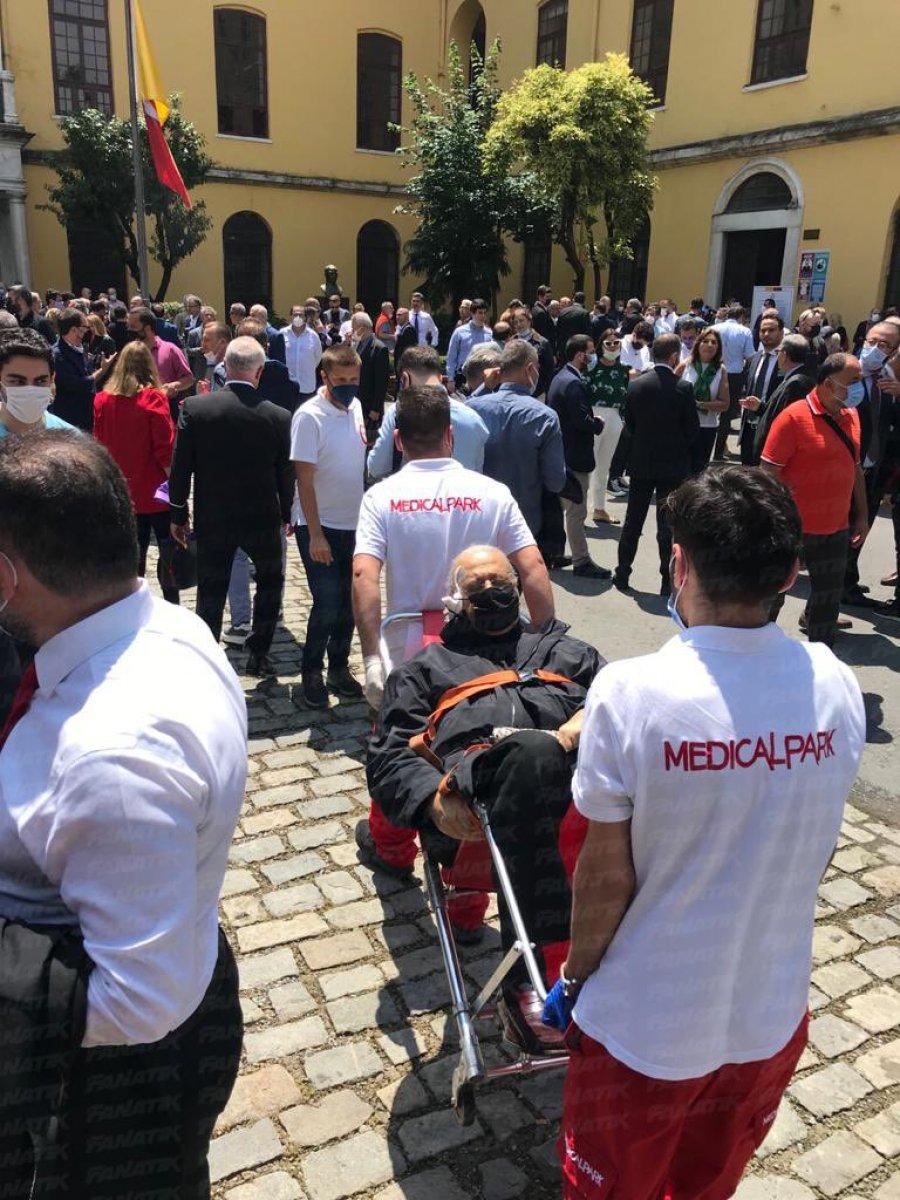 Galatasaray'da seçim kuyruğu İstiklal Caddesi'ne taştı