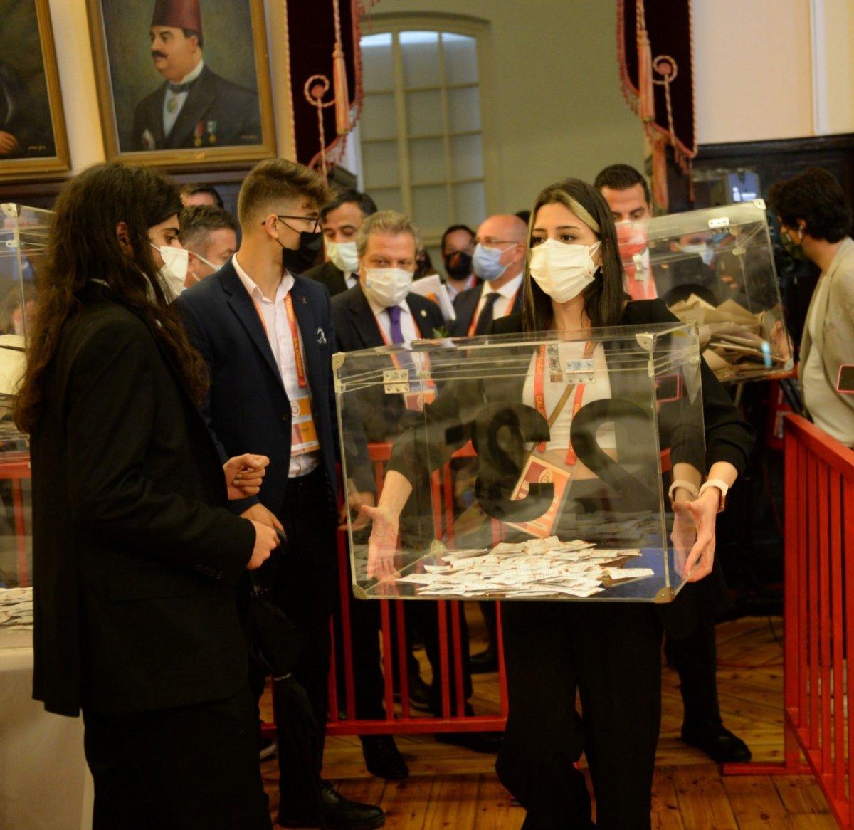 Galatasaray'ın 38. başkanı Burak Elmas oldu