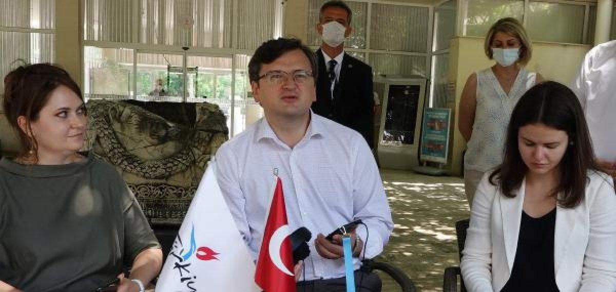 Ukrayna Dışişleri Bakanı Kuleba, vatandaşlarını Antalya'ya davet etti