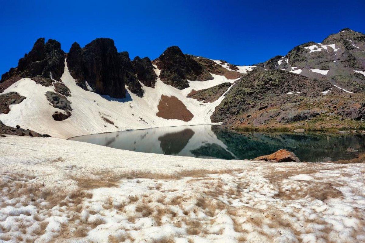 Gümüşhane Artabel Gölleri Tabiat Parkı ziyaretçi akınına uğruyor