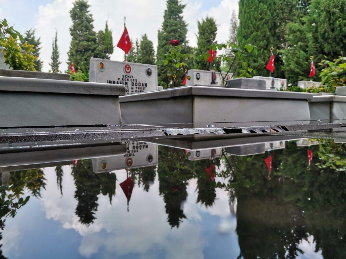 Edirnekapı Şehitliği’nde Babalar Günü buruk geçti