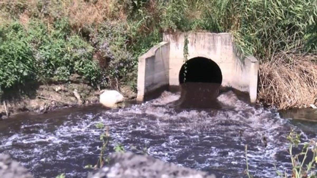 Nilüfer Çayı, atıklar nedeniyle renk değiştirdi
