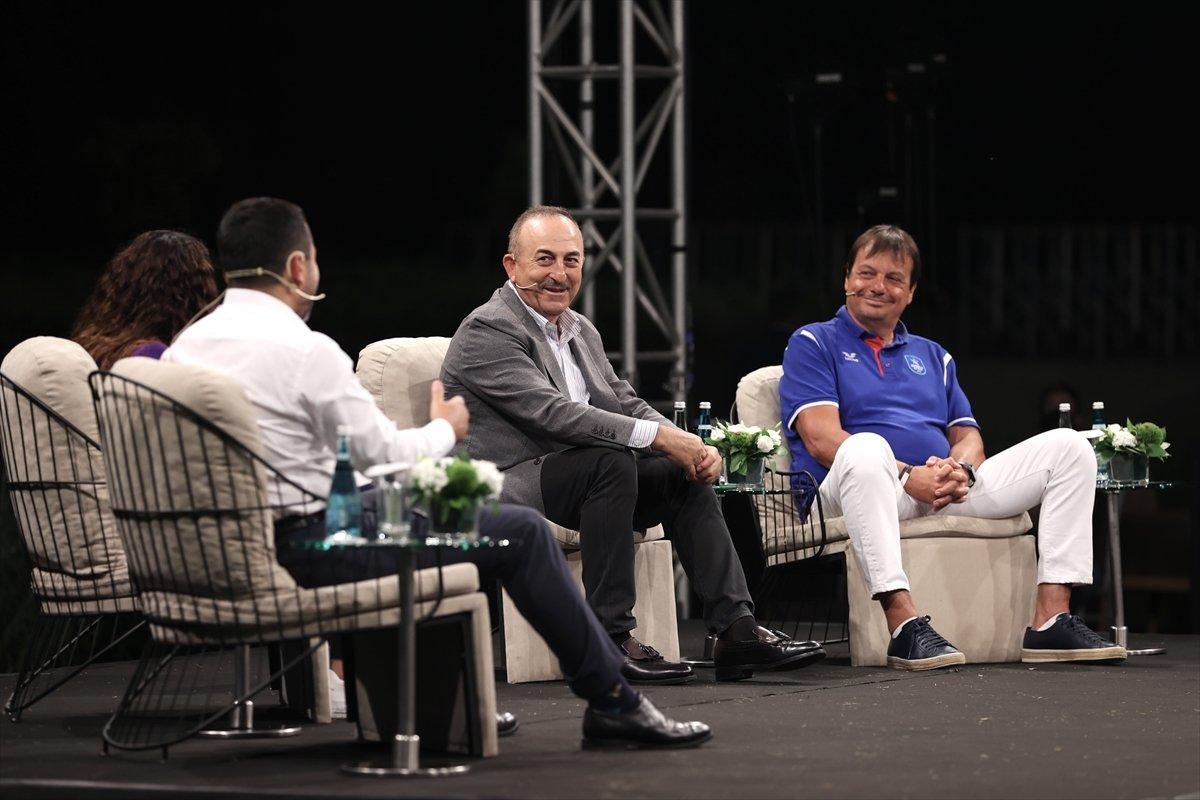 Çavuşoğlu: Dendias'ın içinde kalmış ki her gün Türkiye hakkında konuşuyor