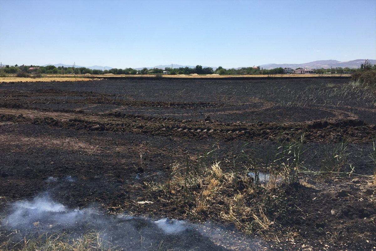 Elazığ'da 100 dönüm ekili alan yandı
