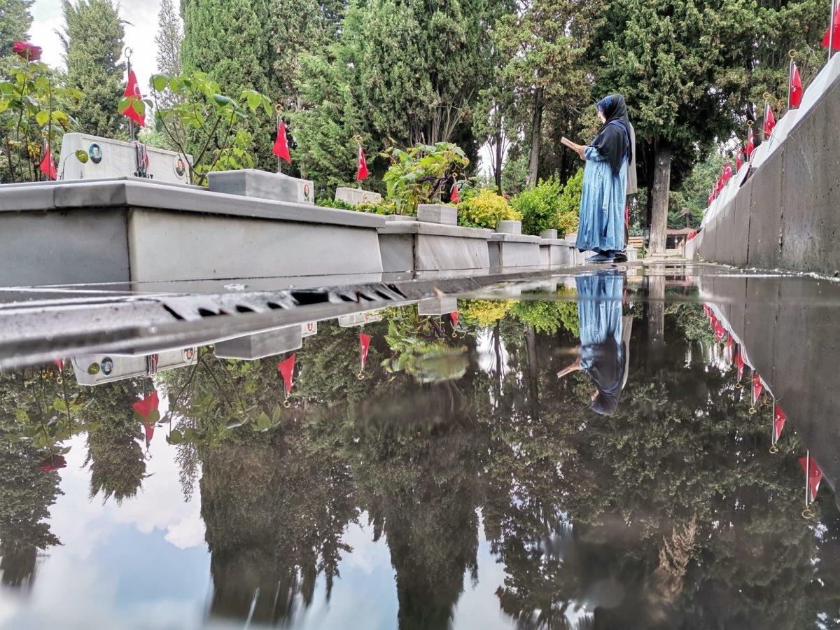 Edirnekapı Şehitliği’nde Babalar Günü buruk geçti