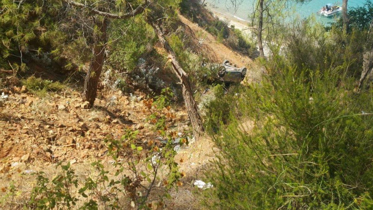 Antalya'da vatandaşlar 50 metrelik çukurdan yaralıları çıkardı