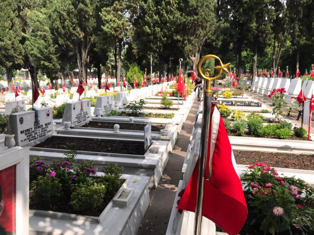 Edirnekapı Şehitliği’nde Babalar Günü buruk geçti